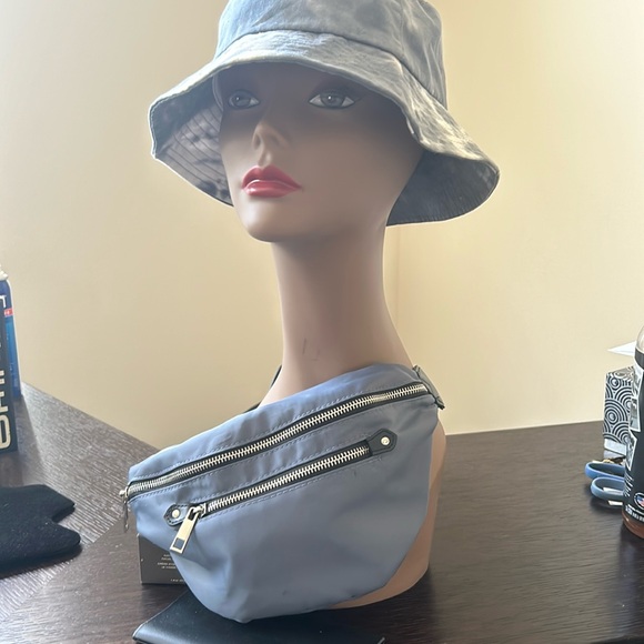 Vince Camuto Bucket Hat with Bum Bag - Picture 1 of 9
